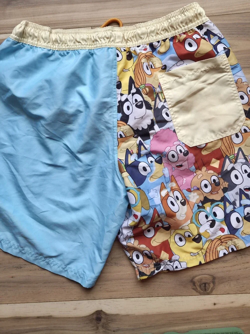 Bluey Men's Swim Trunks Size Large L Blue Character Board Shorts Pocket